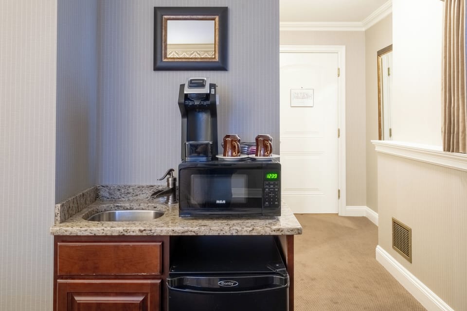 The Mayfair | Iron/ironing board, free WiFi, bed sheets