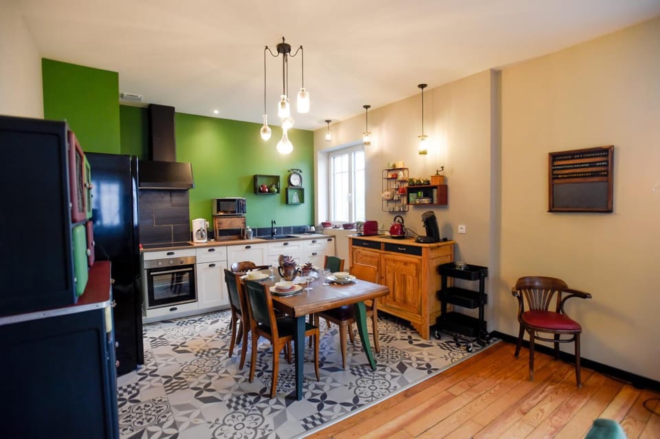 En Vert Apartement (3 rooms - 6 peopls) | Private kitchen | Stovetop, electric kettle, highchair, cookware/dishes/utensils