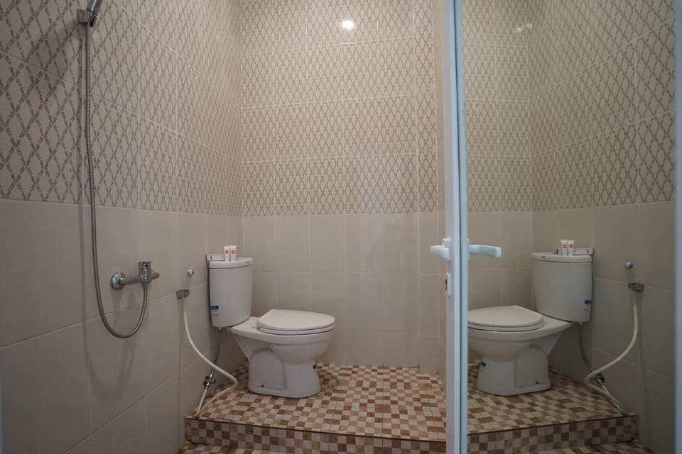 Shower, towels