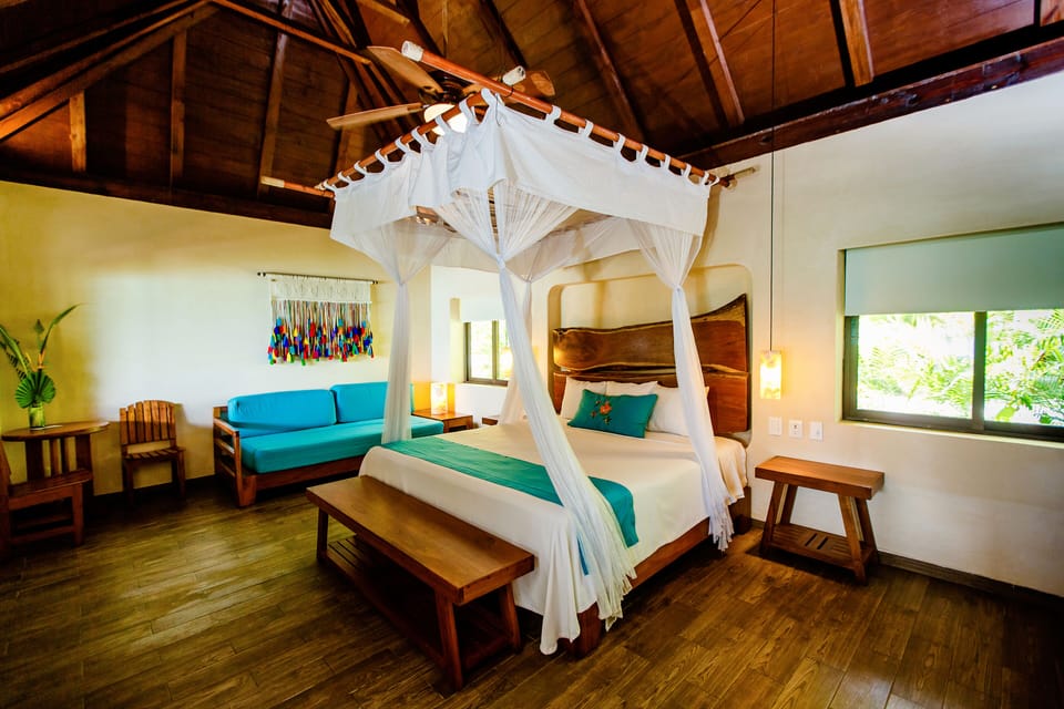 Casita Laguna Superior | Premium bedding, in-room safe, iron/ironing board (on request)