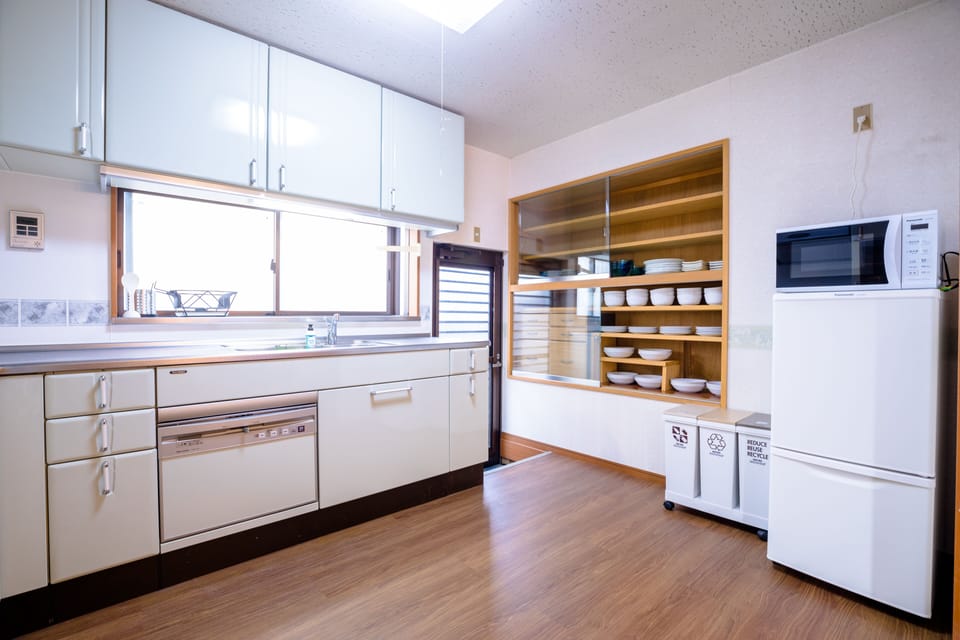 Villa, 6 Bedrooms | Private kitchen | Fridge, microwave, oven, stovetop