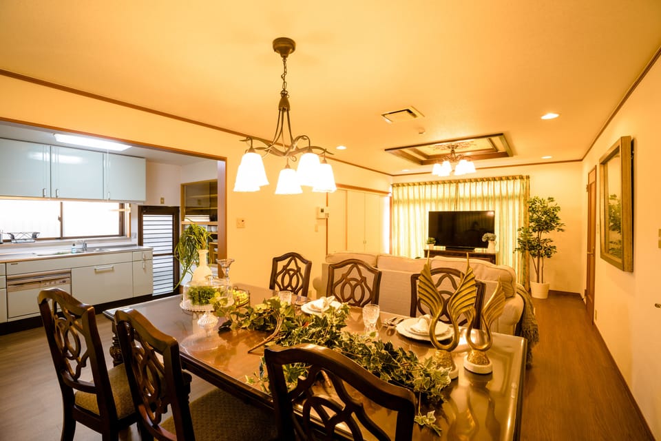 Villa, 6 Bedrooms | In-room dining