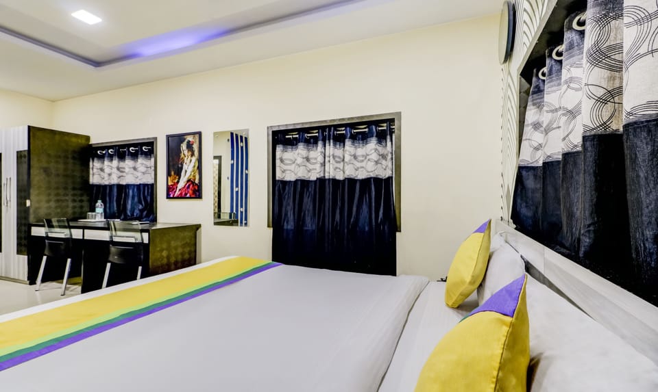 Deluxe Room | Iron/ironing board, free WiFi, bed sheets