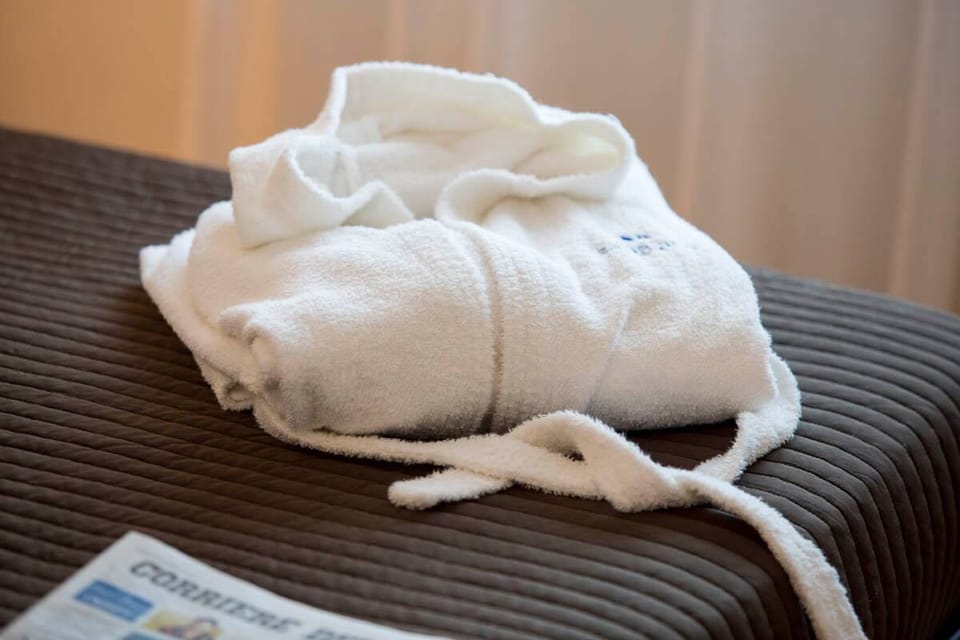 Deluxe Suite, Sea View (Free Beach Access) | Bathroom amenities | Free toiletries, hair dryer, bidet, towels