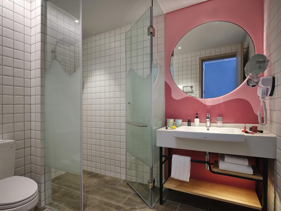 Premium Room, 2 Twin Beds, Balcony, Sea View | Premium bedding, minibar, in-room safe, desk