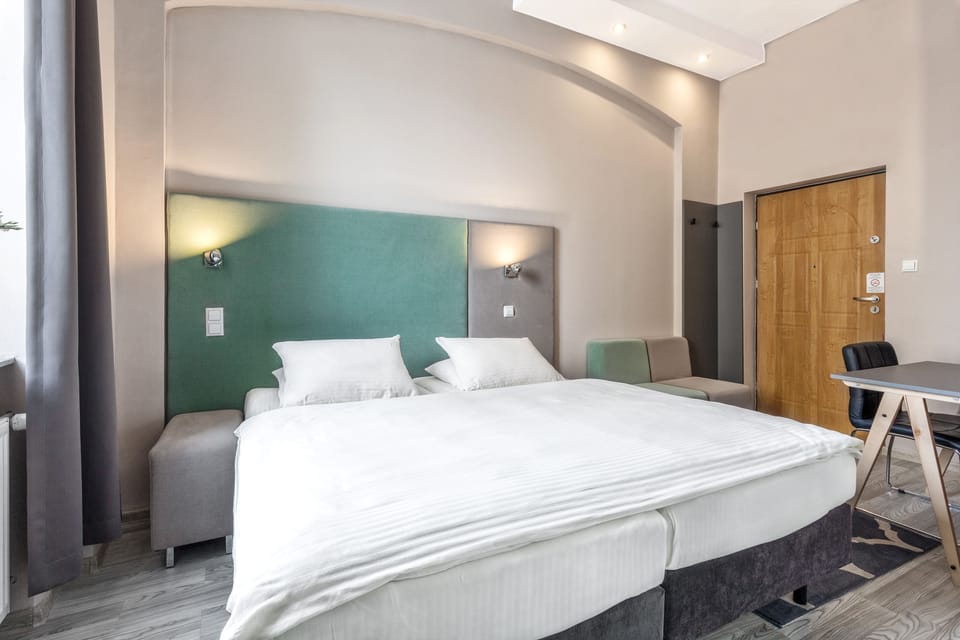 Pillowtop beds, in-room safe, desk, laptop workspace