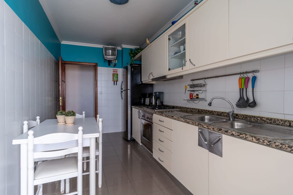 Apartment, 2 Bedrooms, Balcony, Sea View | Private kitchen | Full-size fridge, microwave, oven, stovetop