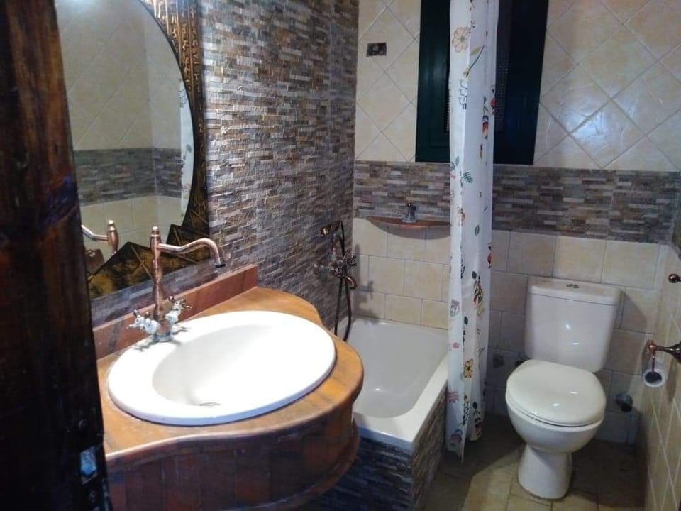 Comfort Chalet | Bathroom sink