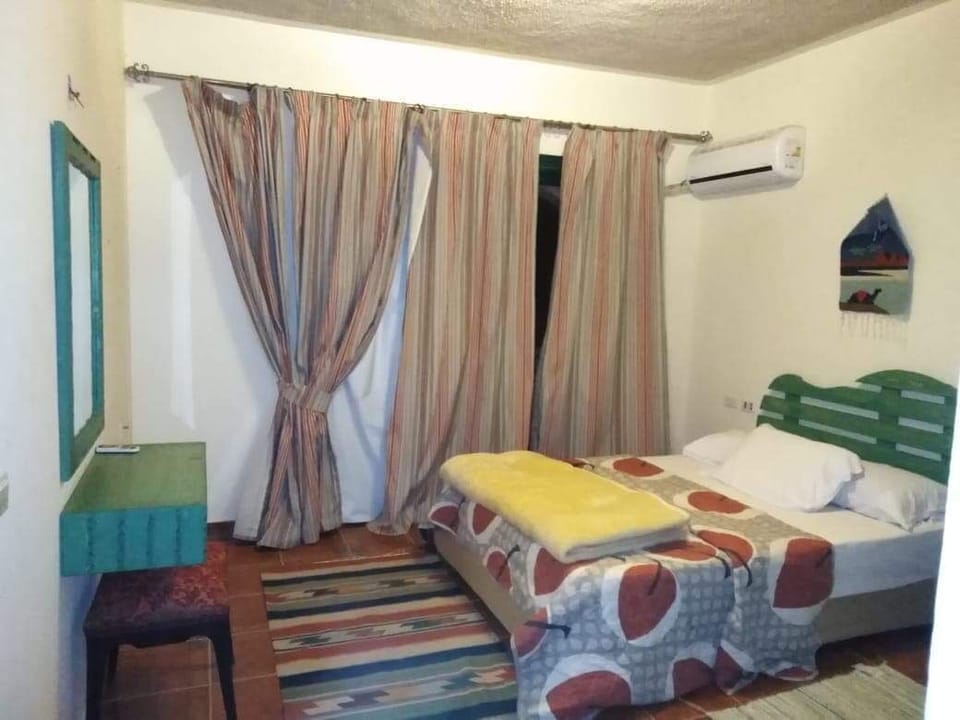 Comfort Chalet | 2 bedrooms, Egyptian cotton sheets, premium bedding, blackout drapes