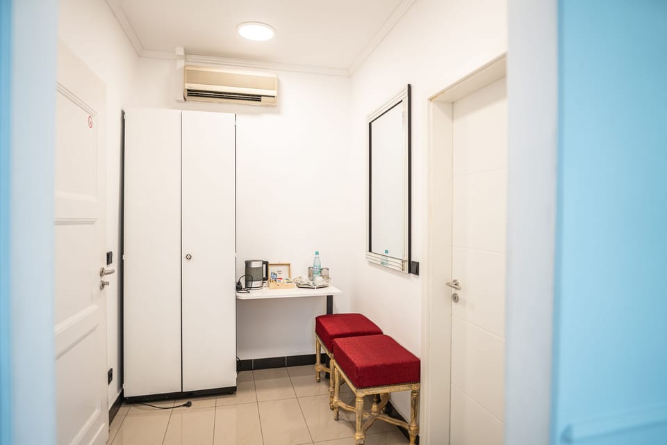 Deluxe Suite, Hot Tub (Golden) | Minibar, in-room safe, individually decorated, individually furnished