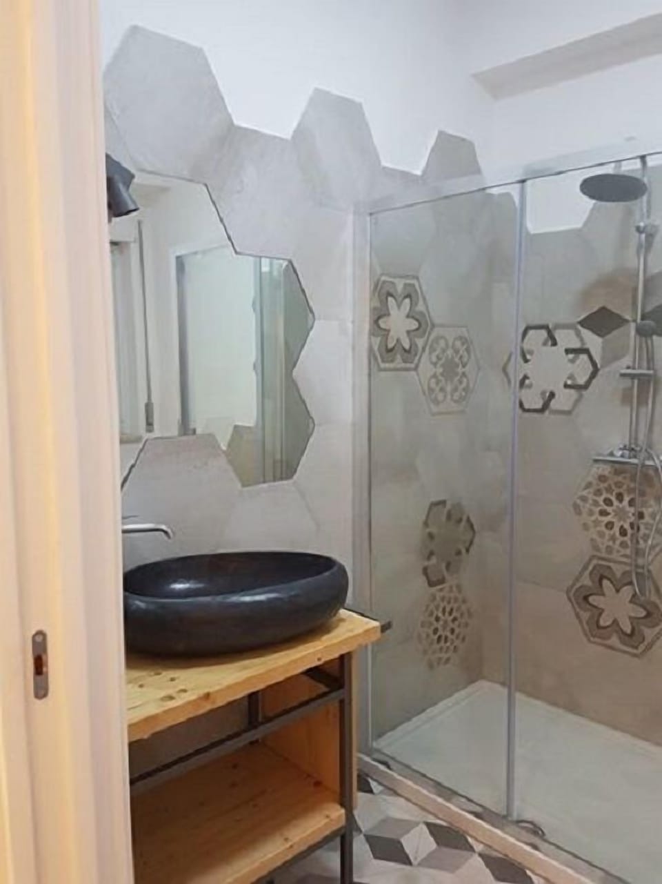 Double or Twin Room, Terrace | Bathroom | Shower, rainfall showerhead, free toiletries, hair dryer