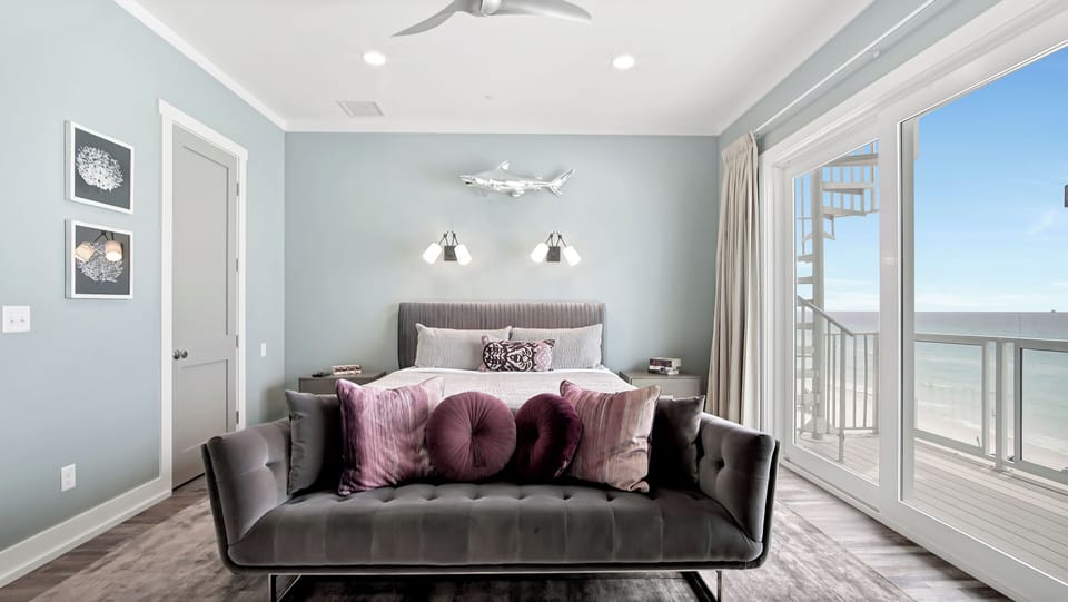 3rd Floor King Suite with Private Balcony and En-suite