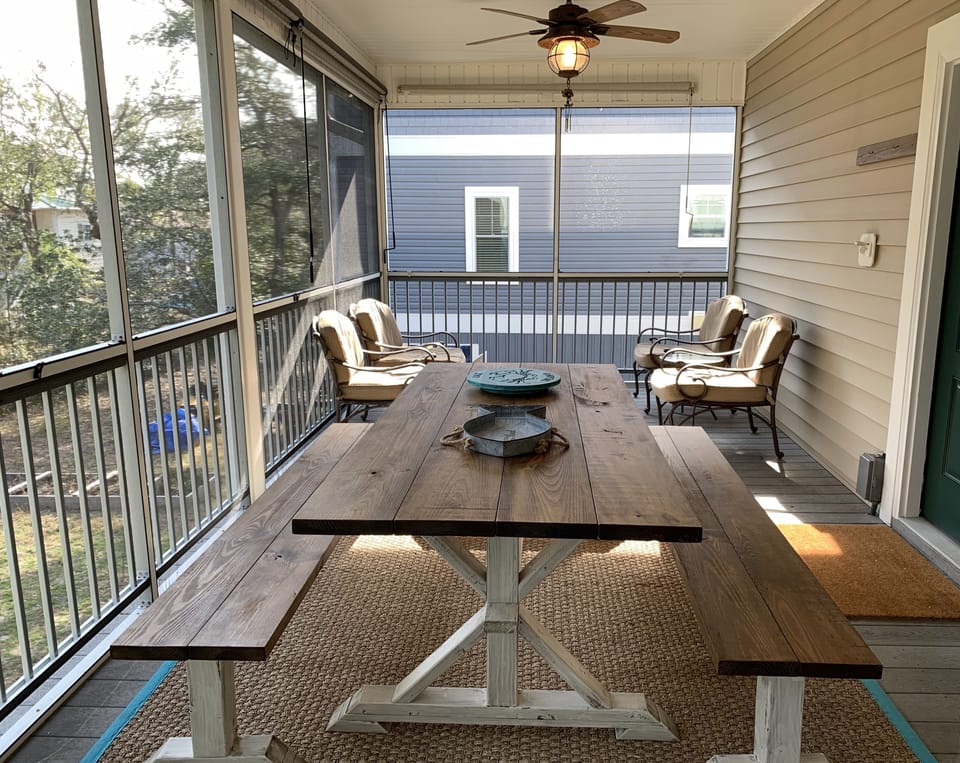 Awesome screened in Porch. Table will seat 8 comfortably. 