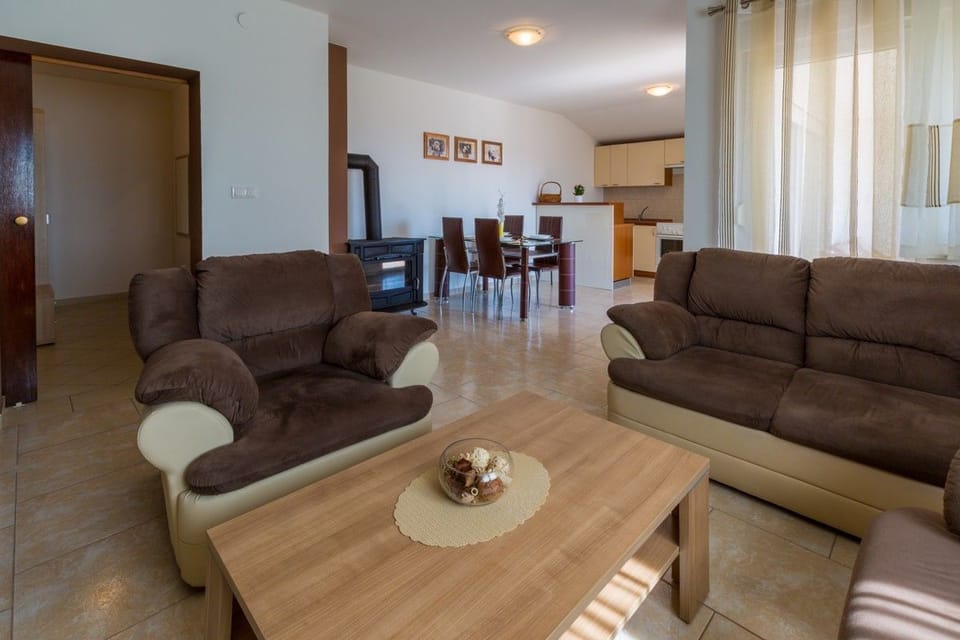 Living room | Fireplace