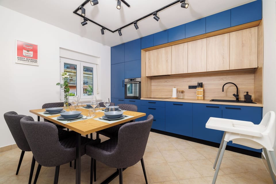 Apartment (A1) | Private kitchen | Fridge, microwave, oven, stovetop