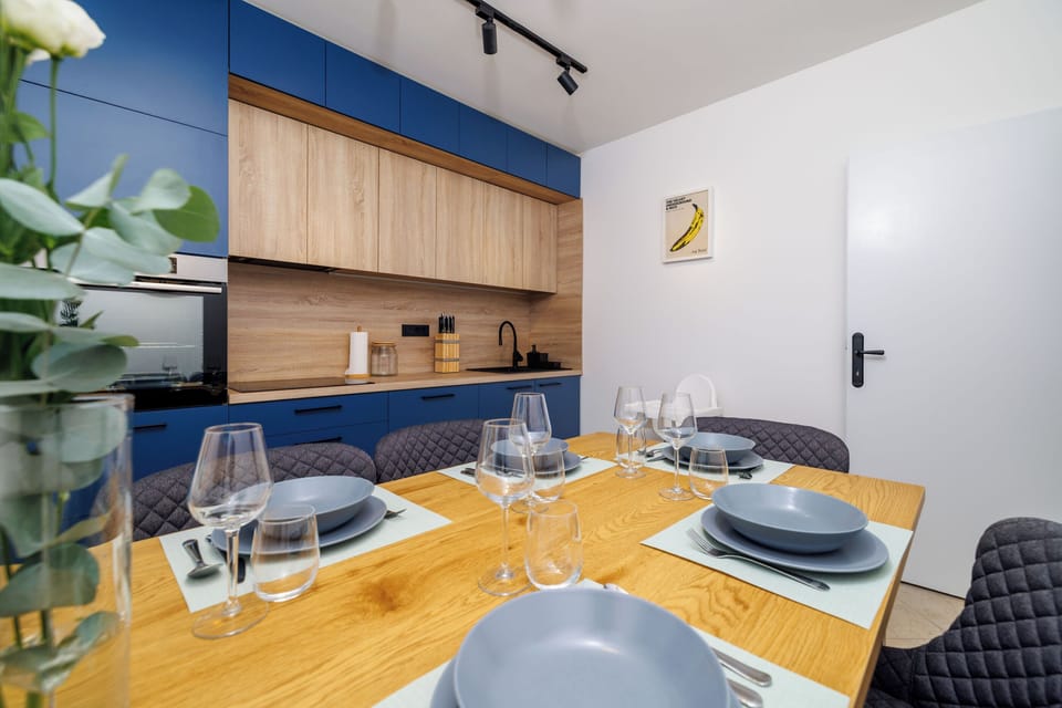 Apartment (A1) | Private kitchen | Fridge, microwave, oven, stovetop