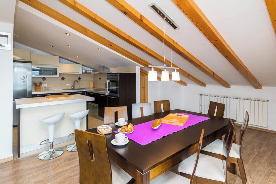Apartment (A1) | Private kitchen | Fridge, stovetop, dishwasher, coffee/tea maker