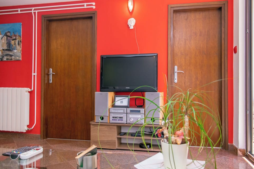 Apartment (A1) | Television
