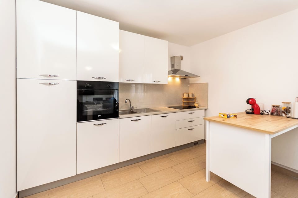 Apartment (A1) | Private kitchen | Fridge, microwave, oven, stovetop
