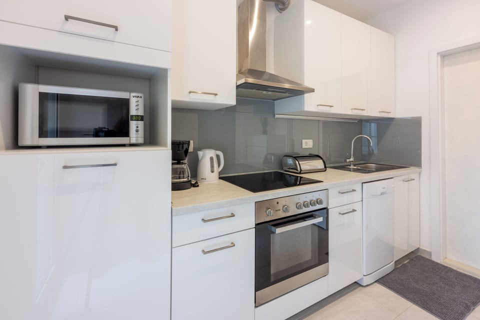 Apartment (A1) | Private kitchen | Fridge, microwave, espresso maker, coffee/tea maker