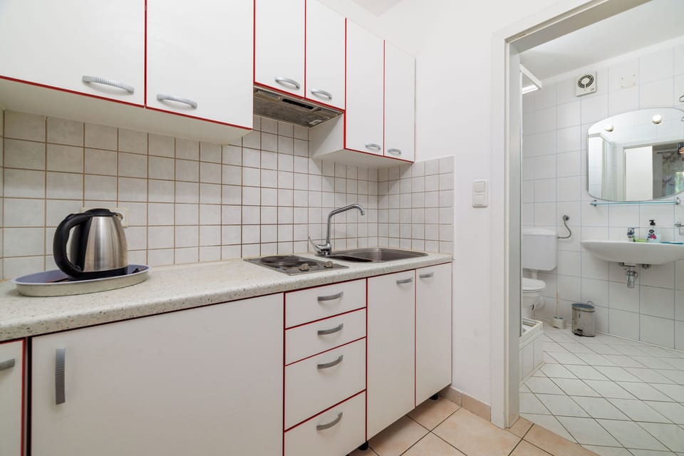 Apartment (A1) | Private kitchen | Fridge, stovetop, espresso maker, electric kettle