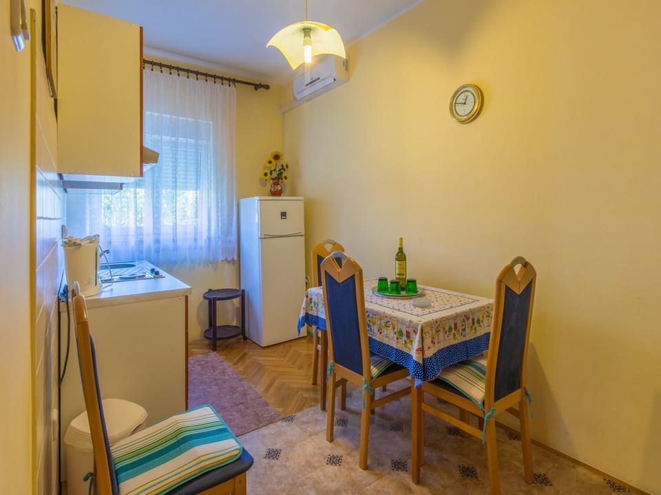 Private kitchen | Fridge, microwave, stovetop, espresso maker