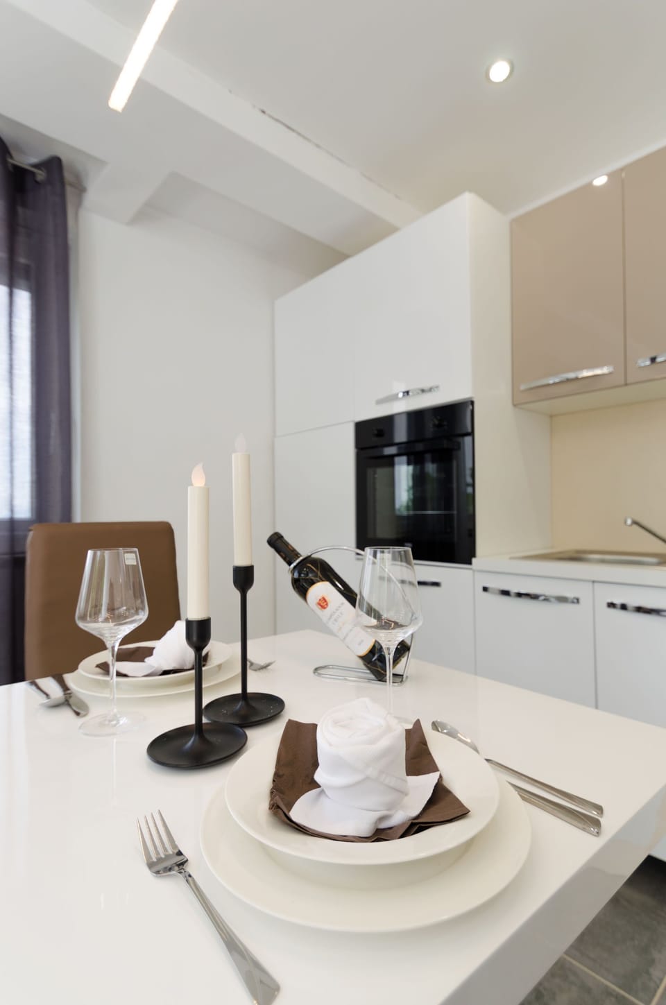 Private kitchen | Fridge, microwave, oven, stovetop
