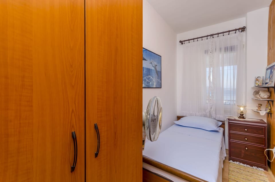 Apartment (A1) | Iron/ironing board, free WiFi, bed sheets