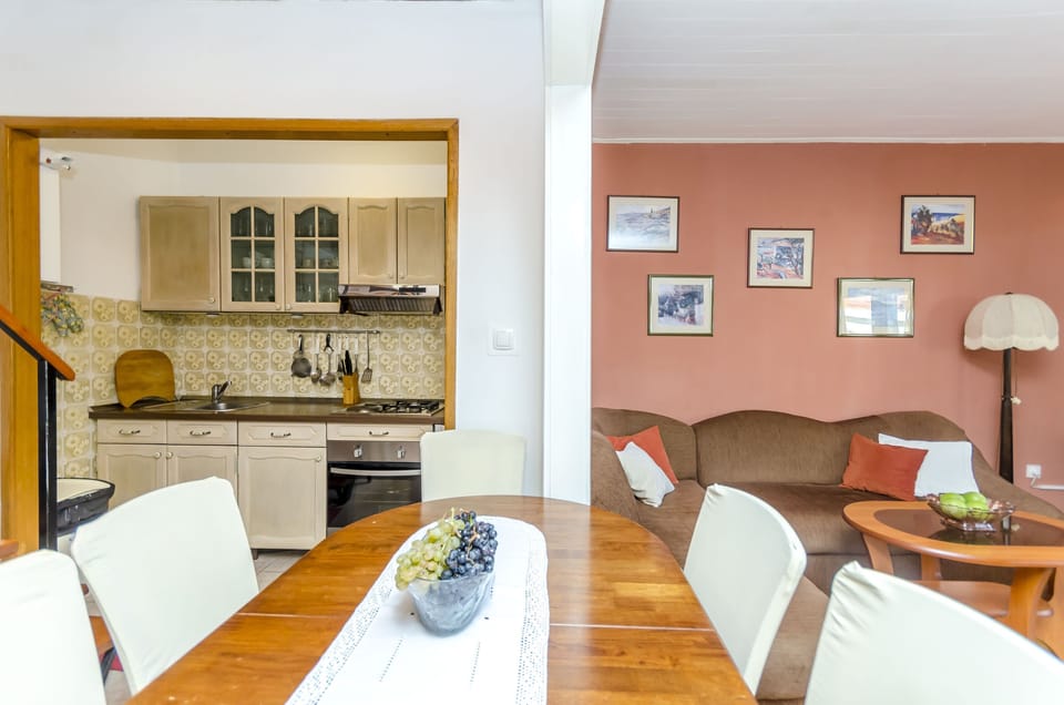 Apartment (A1) | Dining