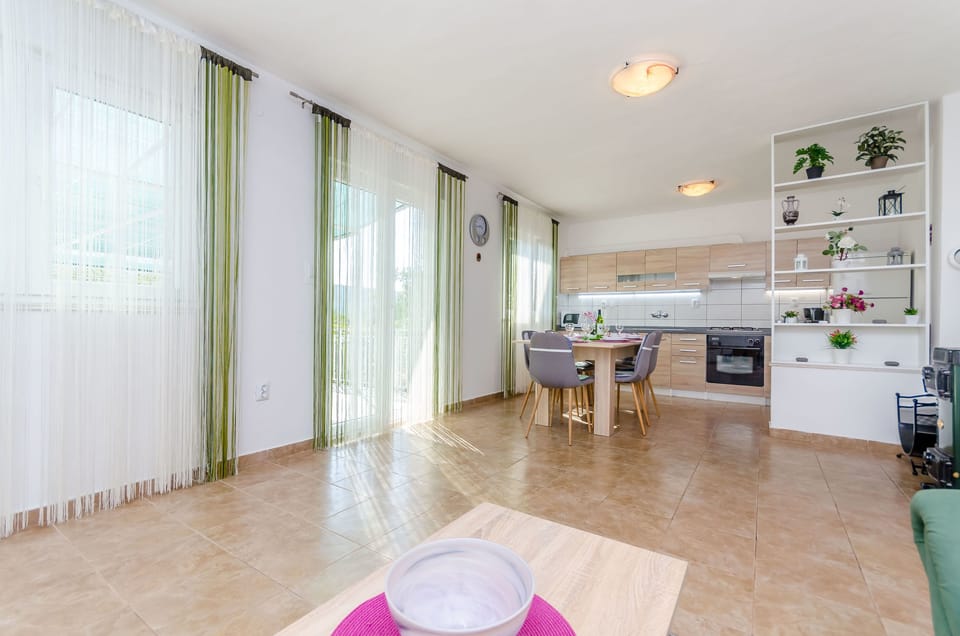Apartment (A1) | Dining