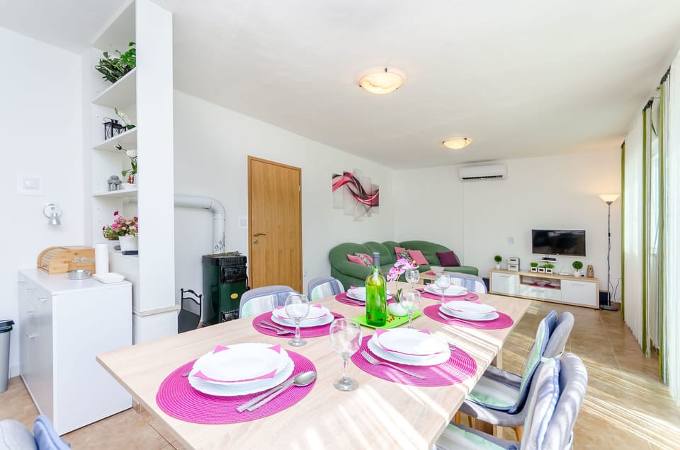 Apartment (A1) | Dining