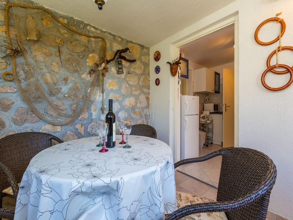 Private kitchen | Fridge, microwave, oven, stovetop