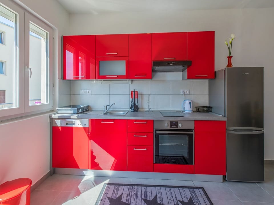 Private kitchen | Fridge, microwave, stovetop, dishwasher