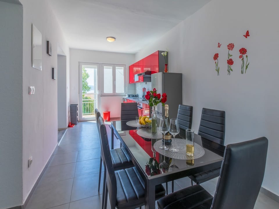 Private kitchen | Fridge, microwave, stovetop, dishwasher