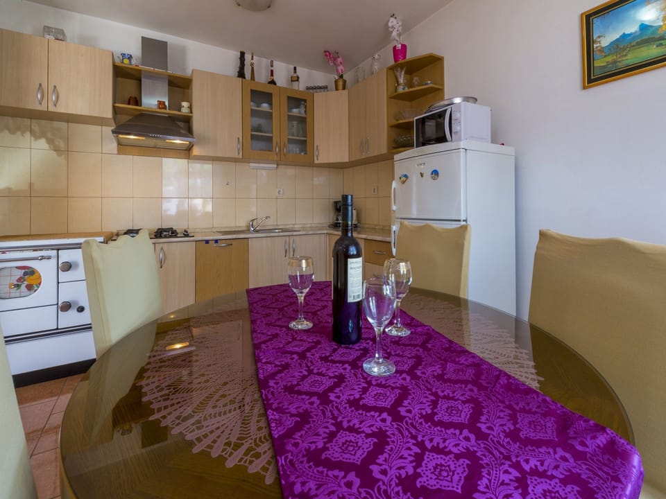 Private kitchen | Fridge, microwave, stovetop, espresso maker
