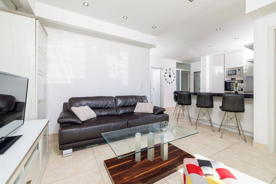 Apartment (A1) | Living room | TV