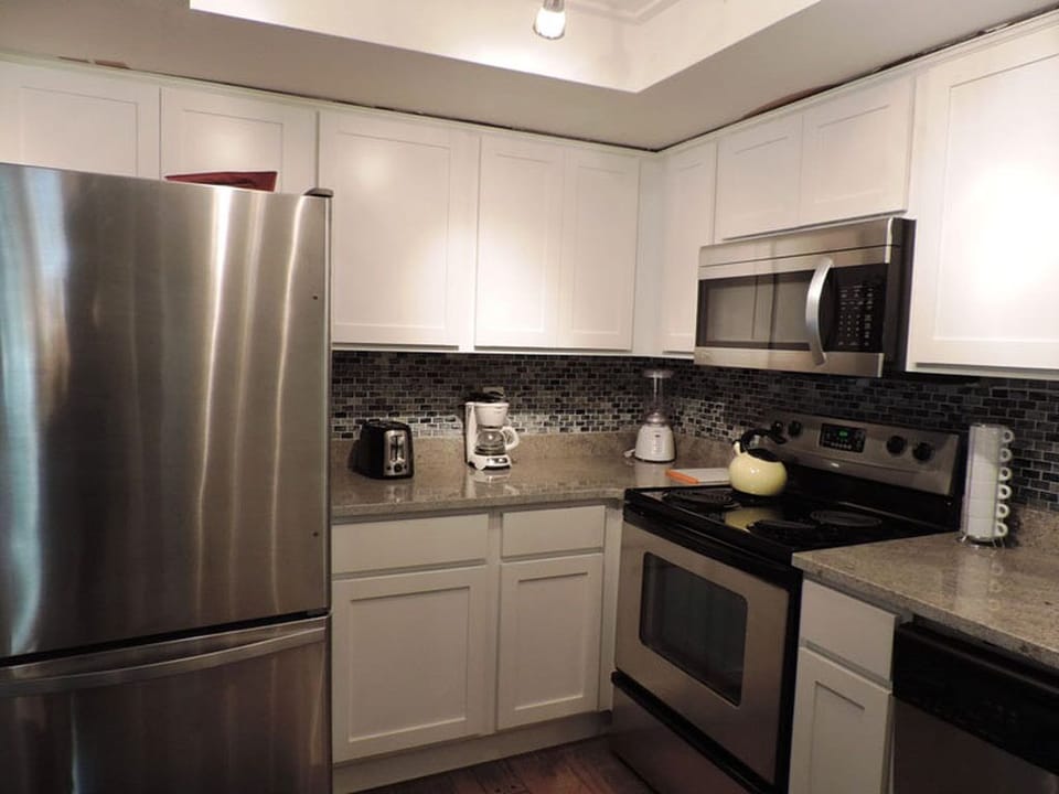 Kitchen with full size appliances 