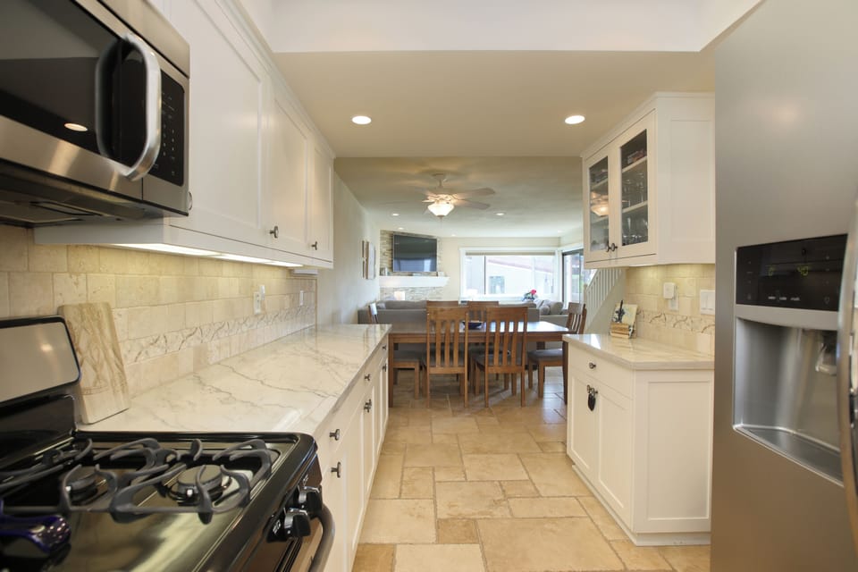 The fully equipped kitchen is perfect for whipping up a quick meal or snacks before heading out for beach adventures.