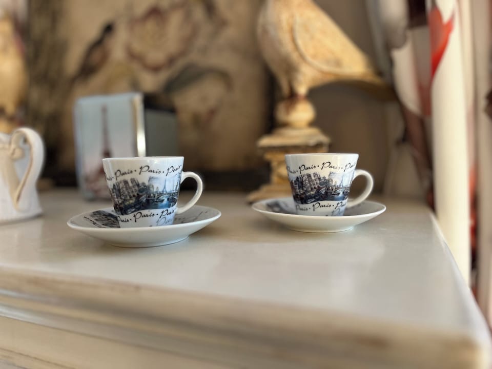Bordeaux Room | Iron/ironing board, free WiFi, bed sheets