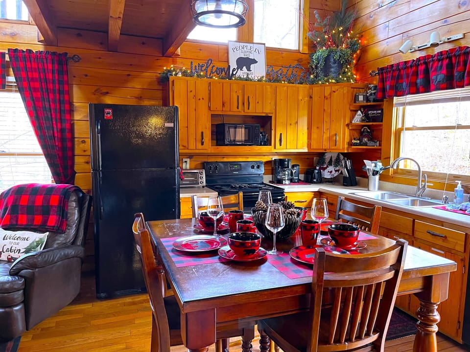 Typical Cabin Decor as you walk in the Door Feb to Oct 31
