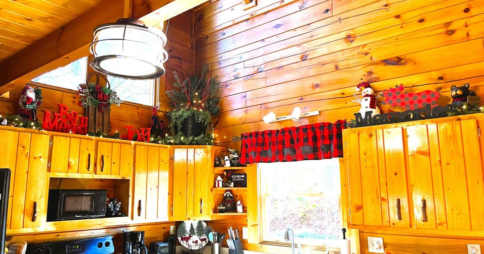 2023-2024 Holiday Decor is up!...Even the Kitchen is Merry & Bright!