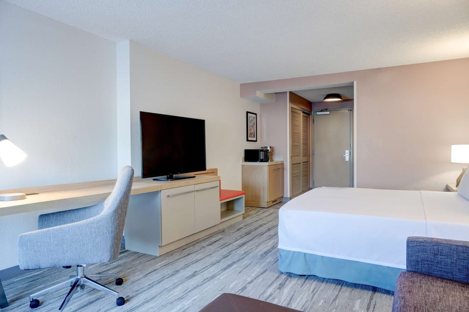 Premium bedding, Tempur-Pedic beds, iron/ironing board, free WiFi