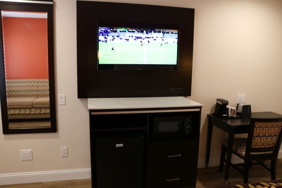 Desk, laptop workspace, free WiFi, bed sheets