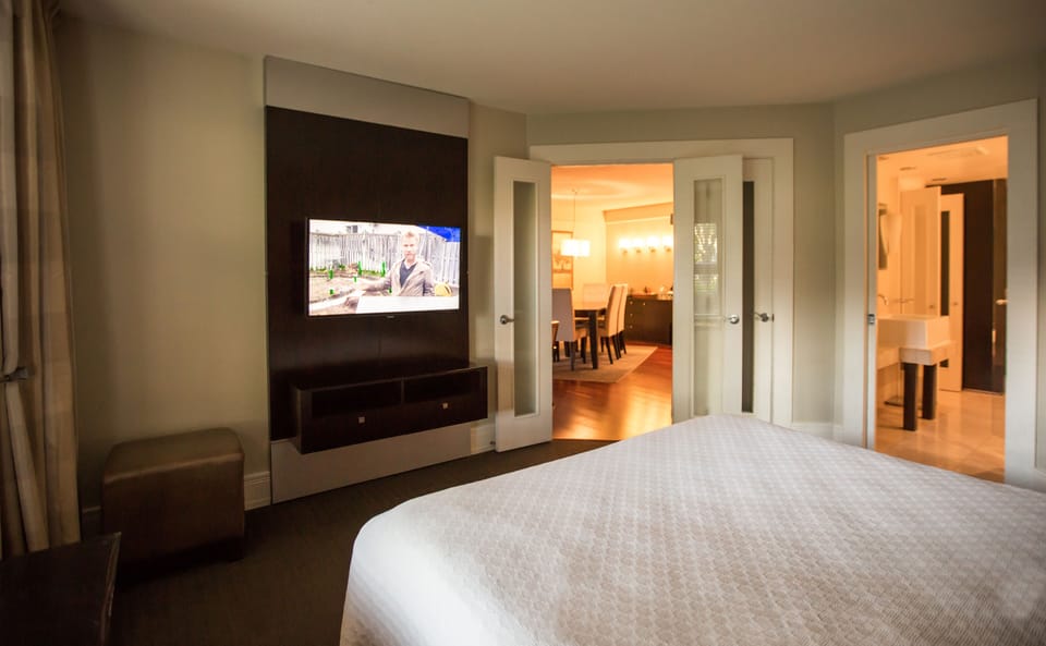 Suite Spa, 1 King Bed + 1 Double Sofa Bed | Premium bedding, minibar, in-room safe, desk