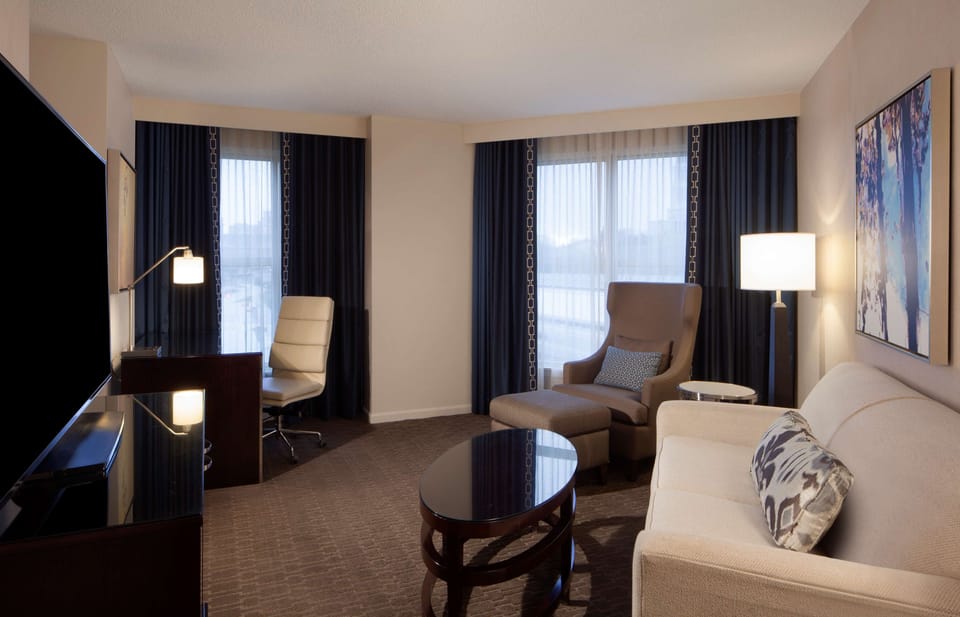 Premium bedding, in-room safe, desk, laptop workspace
