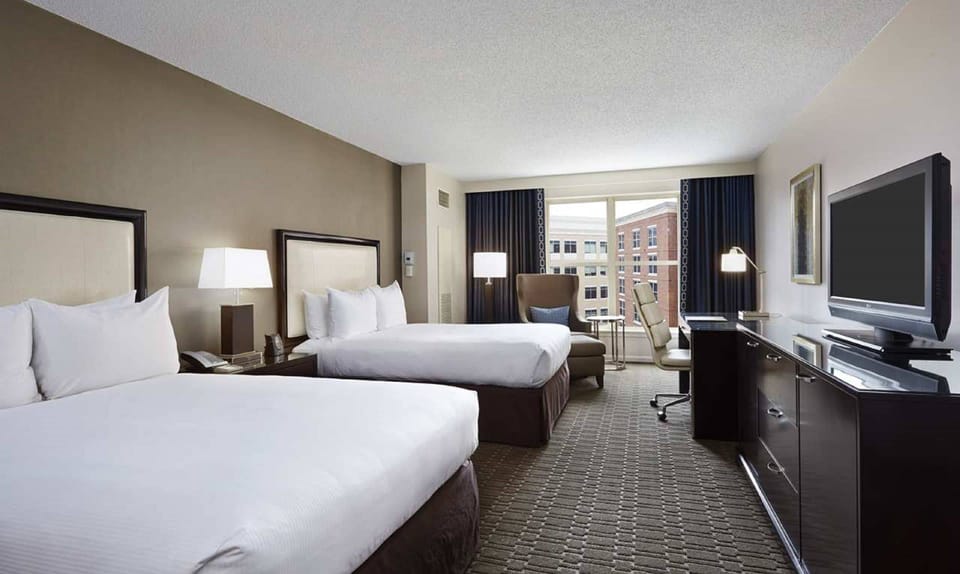 Premium bedding, in-room safe, desk, laptop workspace