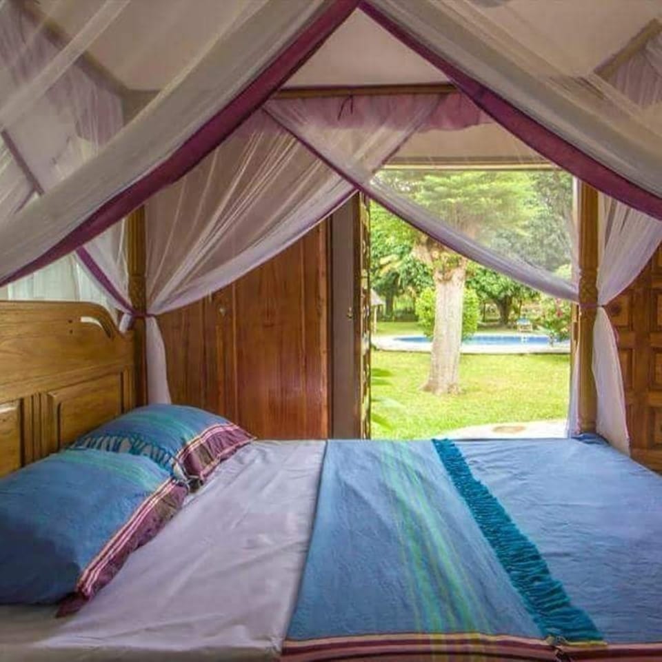 House, 4 Bedrooms | Premium bedding, memory foam beds, desk, bed sheets