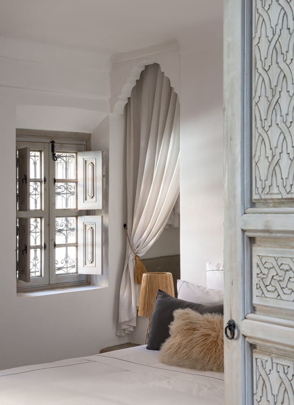 Luxury Studio Suite (Suite Choucas) | Premium bedding, pillowtop beds, in-room safe, individually decorated