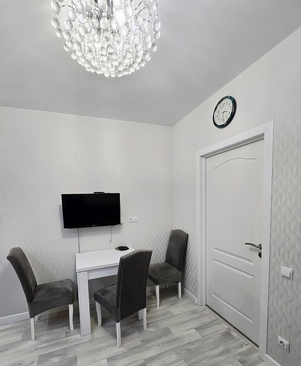 Classic Condo, 2 Bedrooms | Iron/ironing board, bed sheets