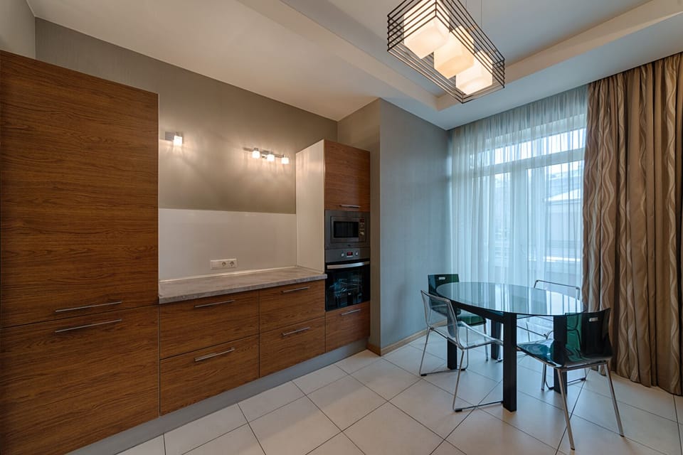 Deluxe Apartment, 3 Bedrooms | Private kitchen | Full-size fridge, microwave, oven, stovetop